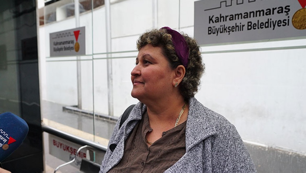 Büyükşehir'in Ücretsiz Toplu Taşıma Hizmeti Kadınların Beğenisini Kazandı