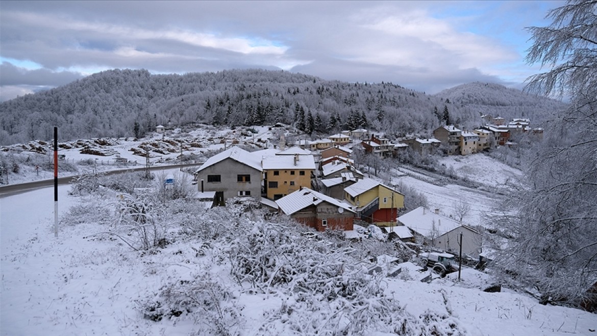 Kastamonu'da kar yağışı kartpostallık manzaralar oluşturdu
