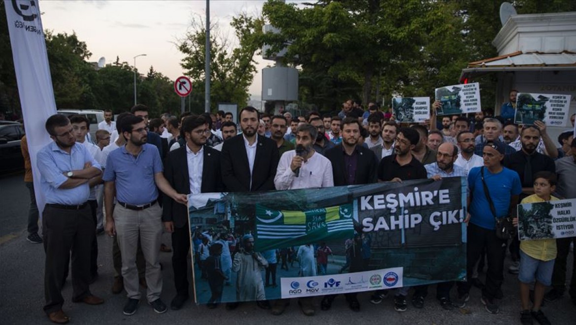 Hindistan yönetimi Ankara'daki büyükelçiliği önünde protesto edildi