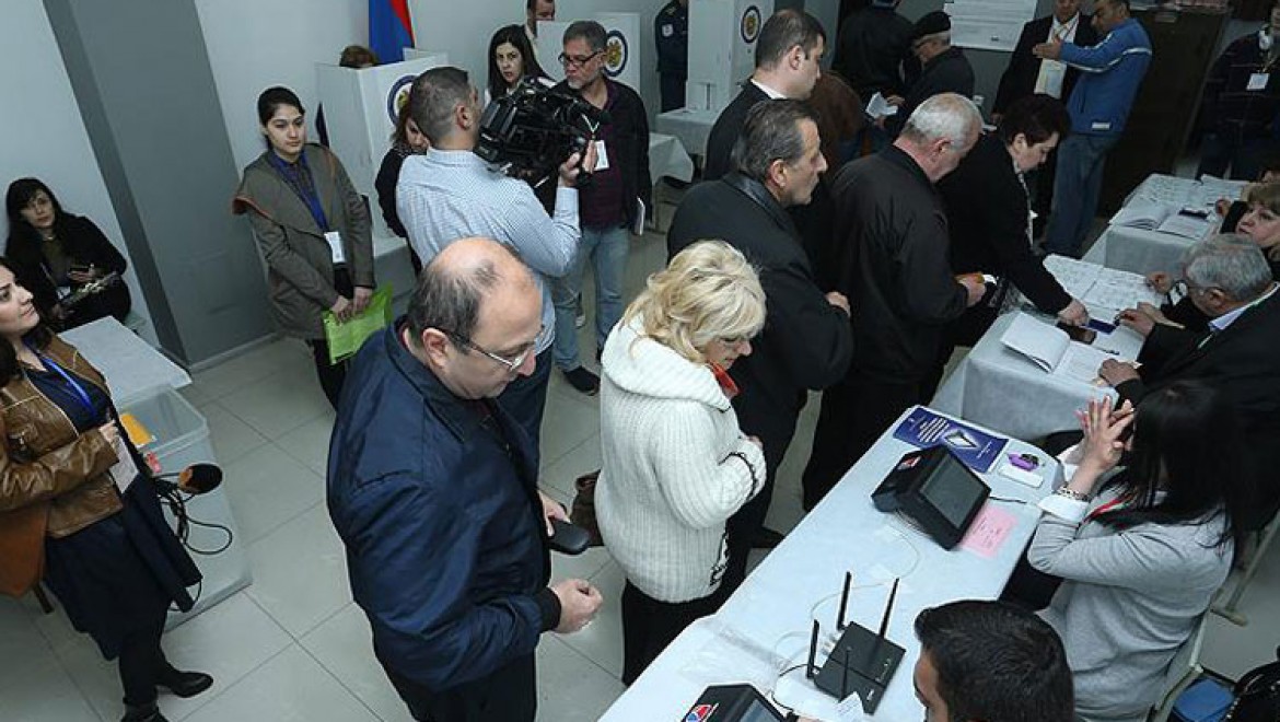 Ermenistan Halkı Erken Seçim İçin Sandık Başında