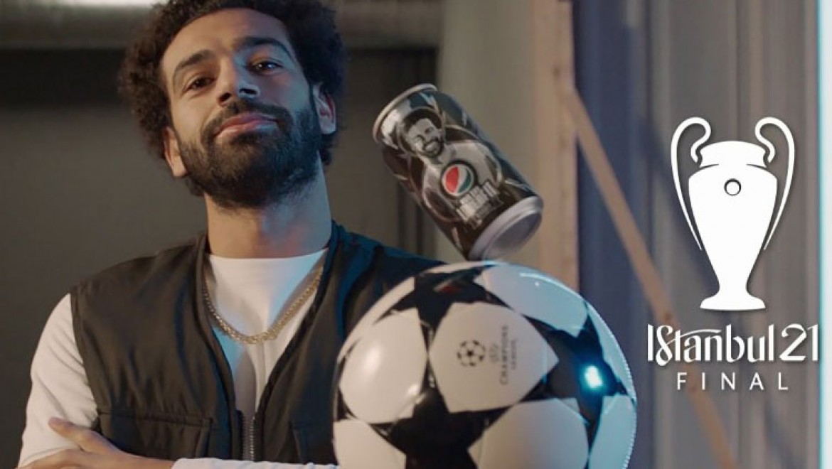 Mohamed Salah Pepsi reklamında yeteneği ile büyülüyor