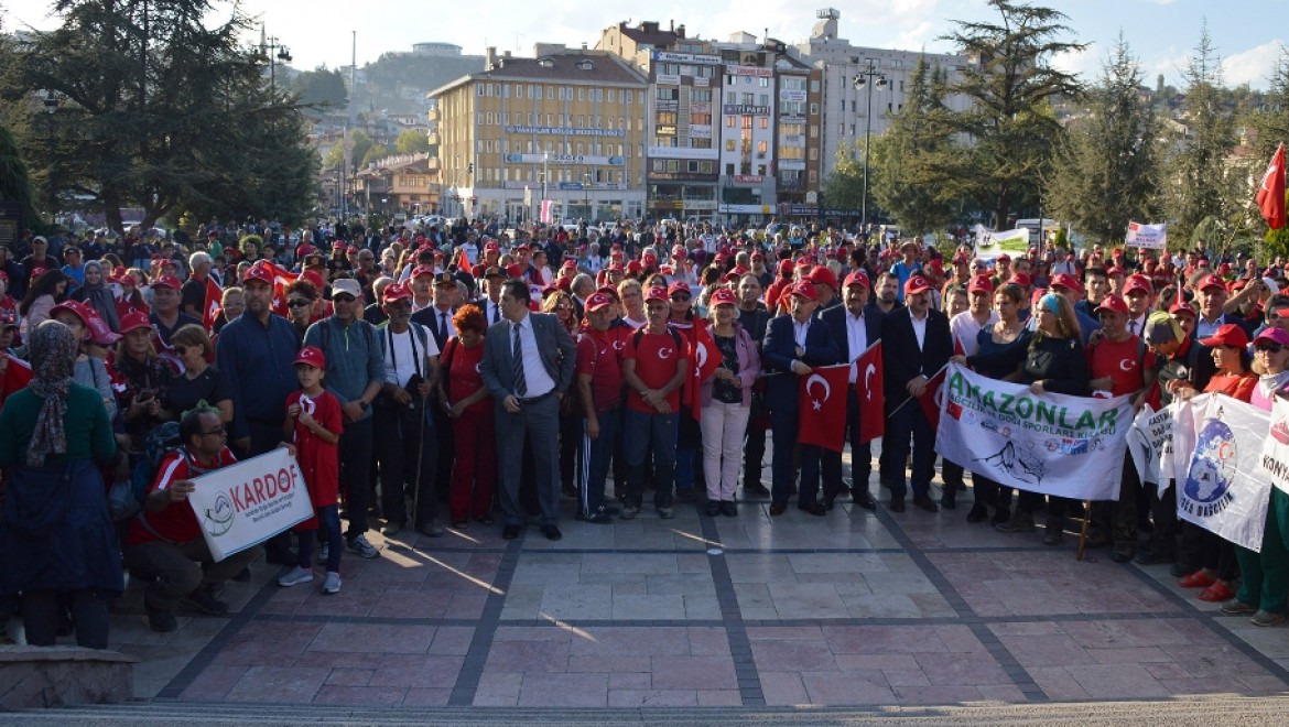 105 Kilometrelik "Atatürk Ve İstiklal Yolu Yürüyüşü" Sona Erdi