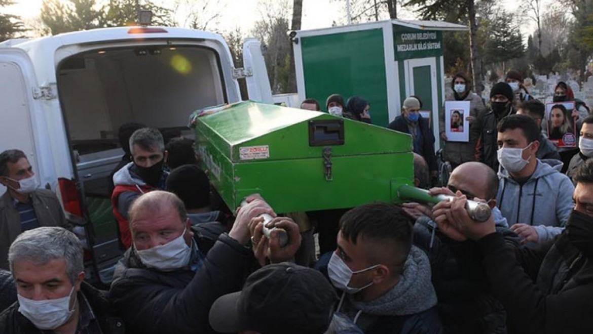 Çorum'da birlikte yaşadığı kişi tarafından boğularak öldürülen Aslıhan Dal'ın cenazesi toprağa verildi
