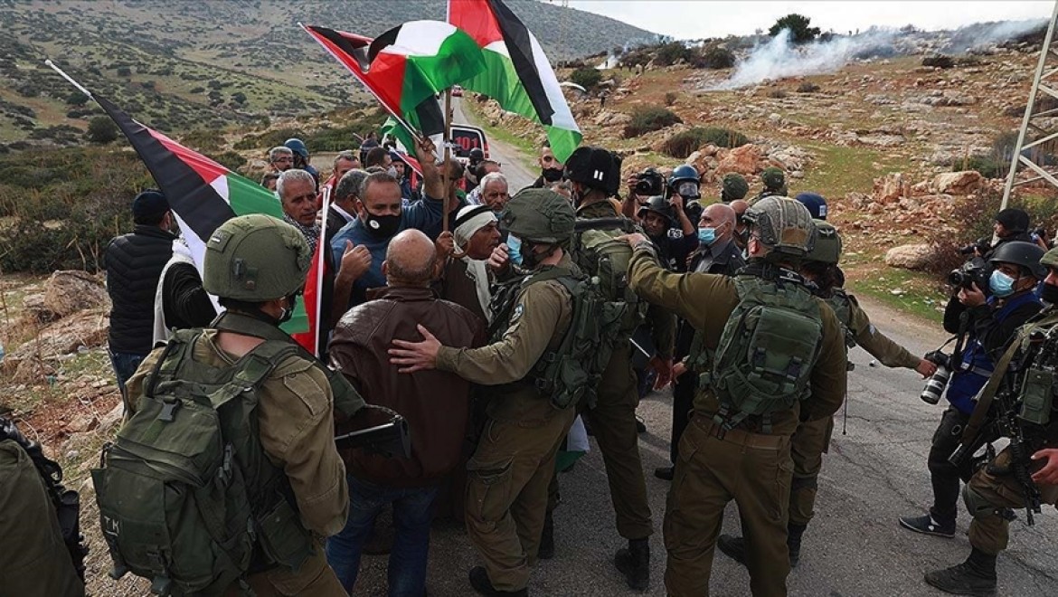 Filistin Kızılayı: İsrail askerleri ekiplerimize saldırılarını durdursun