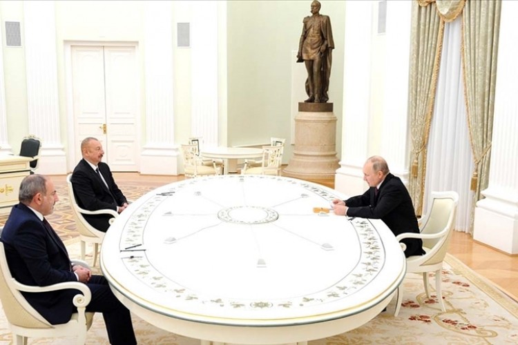 Putin ve Aliyev Soçi'de bir araya geldi