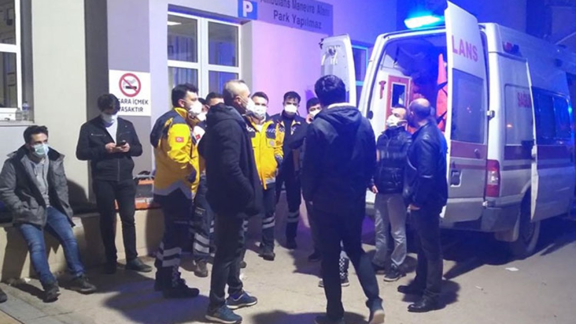 Balıkesir'de ambulans, kamyon ve otomobilin karıştığı kazada 4 kişi öldü, iki kişi yaralandı