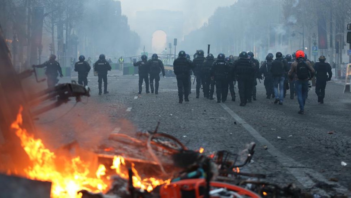 Fransa'daki Protestolar Ülke Ekonomisini Etkiledi