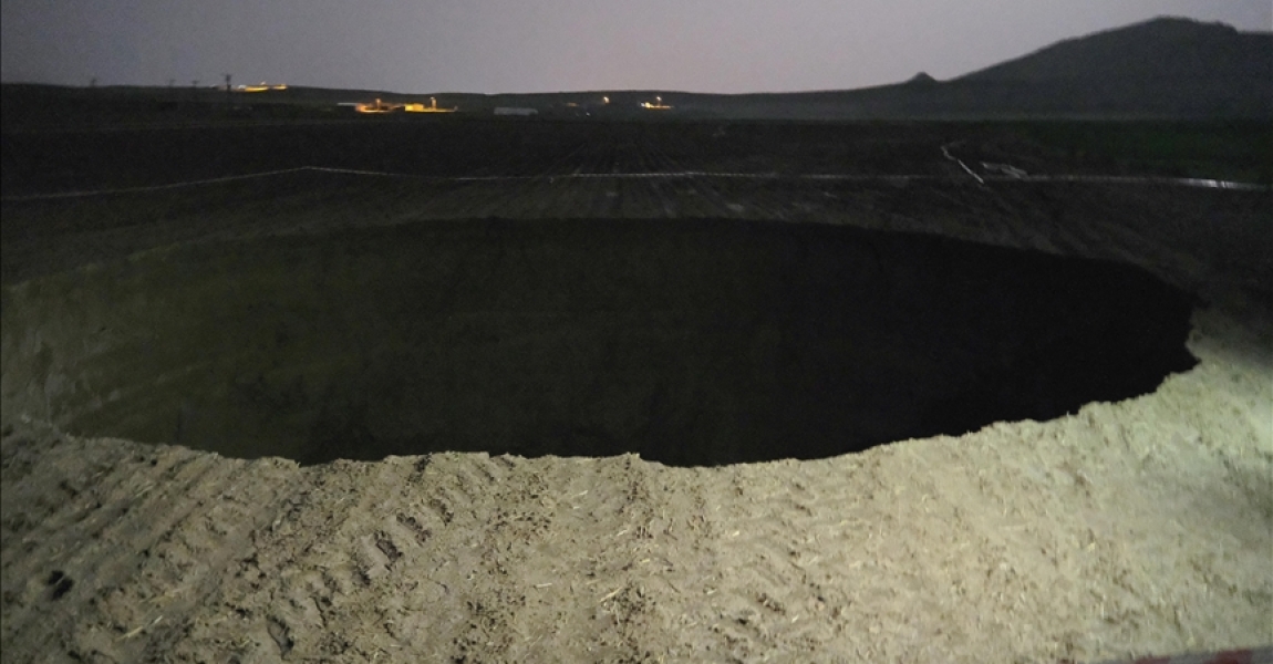 Konya'da 25 metre çapında, 15 metre derinliğinde obruk oluştu