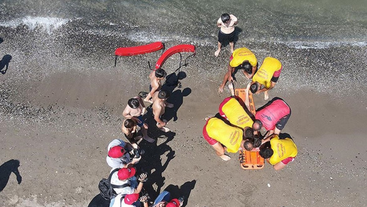 Samsun'da boğulma vakalarının önüne geçmek için cankurtaranlar tatbikat yaptı