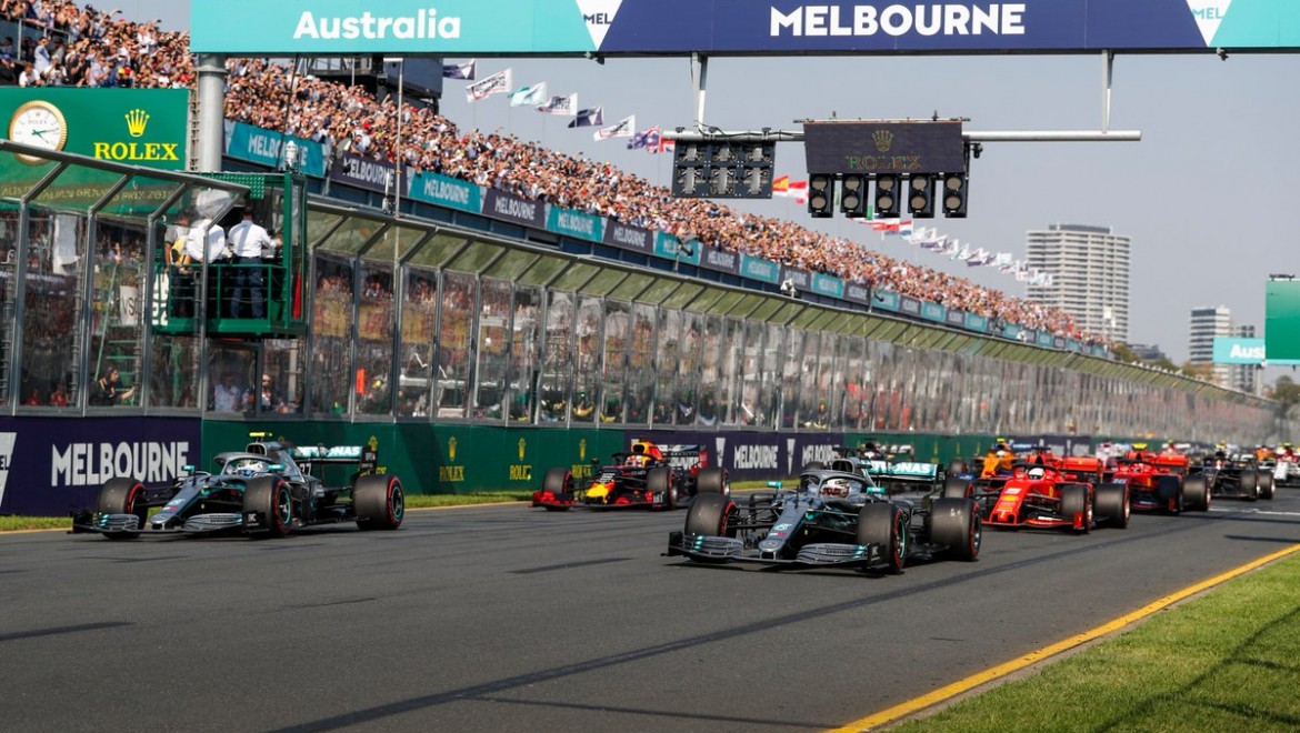 Avustralya'da Başlayan Yeni Sezona Mercedes Double-Double İle Başladı