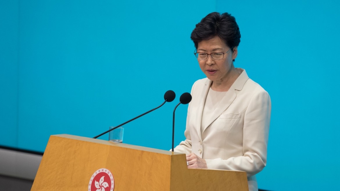 İstifası istenen Hong Kong lideri yeniden özür diledi