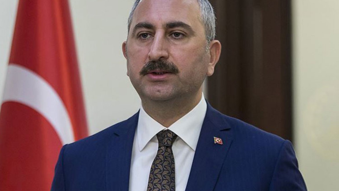 Adalet Bakanı Gül, canlı yayında soruları yanıtladı