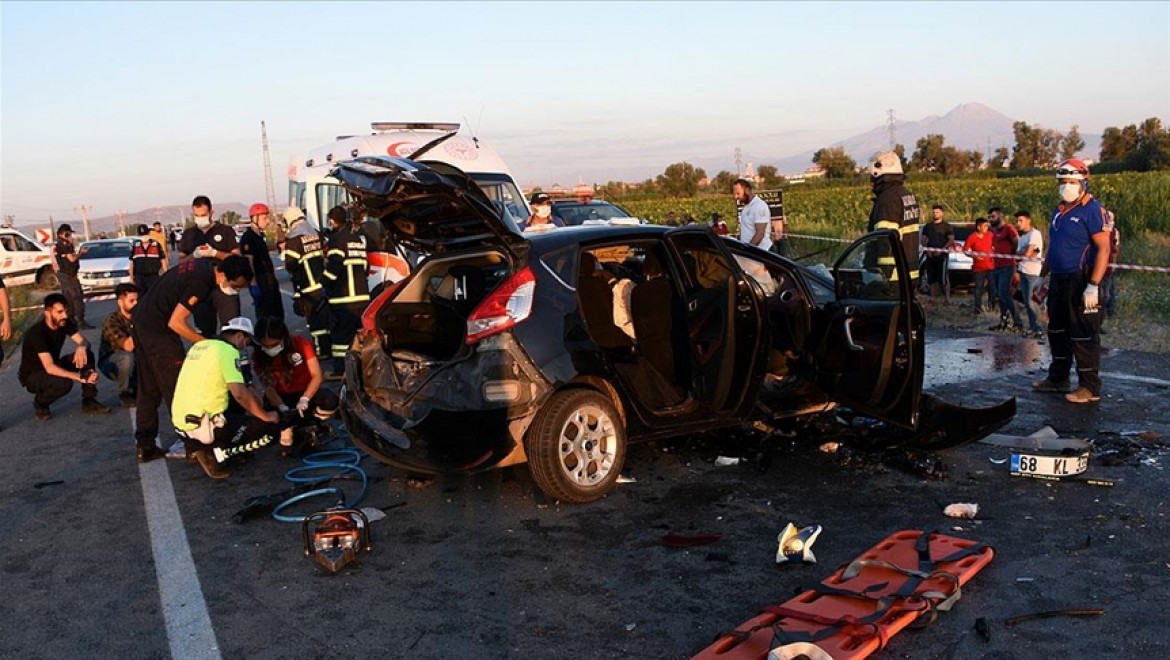 Aksaray'da trafik kazası: 2 ölü, 6 yaralı
