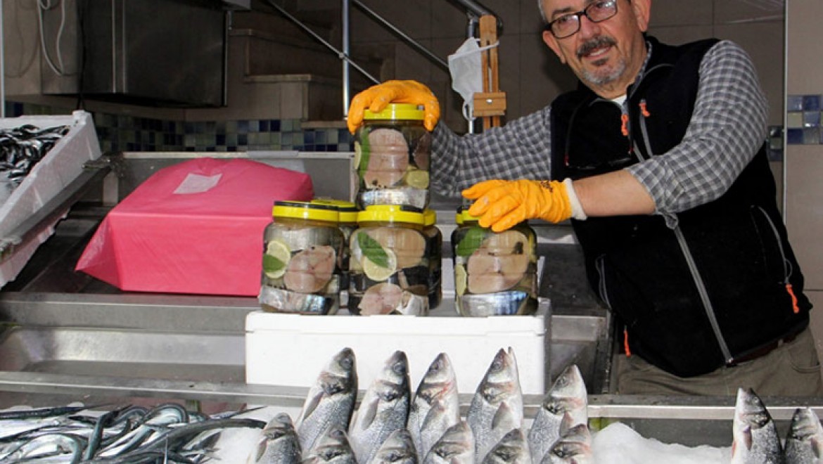 Balıkçılar palamuttan umduğunu bulamayınca lakerdanın kilosu 150 lira oldu