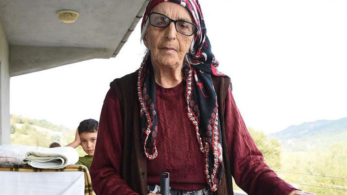 Kalp ve tansiyon hastası 95 yaşındaki Fatma nine Kovid-19'u yendi