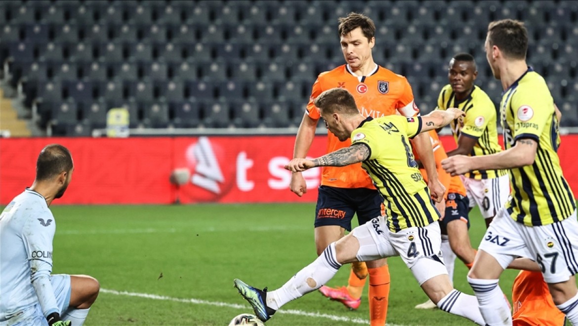 Fenerbahçe, deplasmanda Medipol Başakşehir'e üstünlük kurmakta güçlük çekiyor