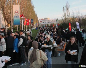 Kırgızistan'da yaklaşık 3 bin kişinin katılımıyla sokak iftarı düzenledi