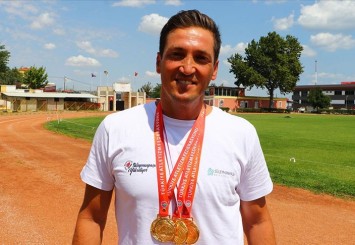 Atletizmde 3 altın madalya kazanan tenis antrenörü, Balkan Şampiyonası'na odaklandı