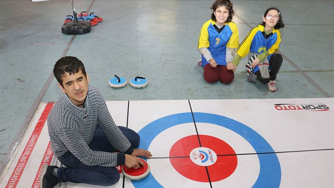 Floor curling sporu görme engelliler için sesli hale getirildi