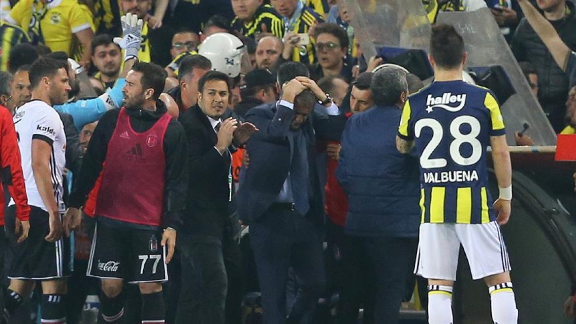 Fenerbahçe-Beşiktaş Derbisi Tatil Edildi