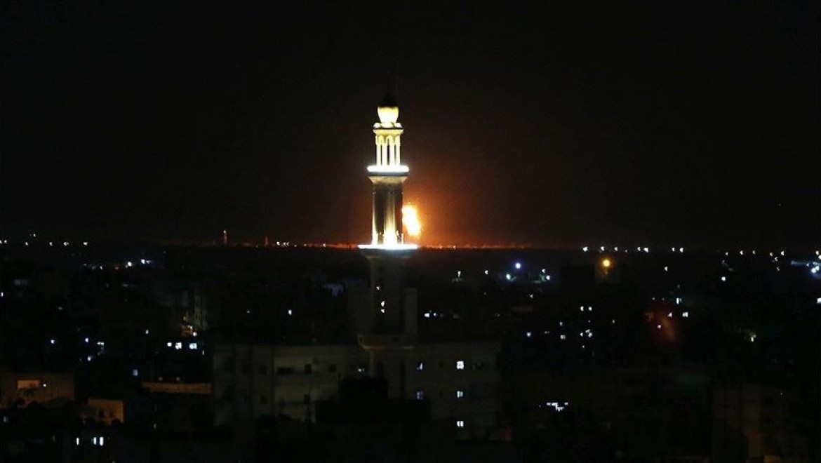 İsrail savaş uçakları Gazze'yi vurdu