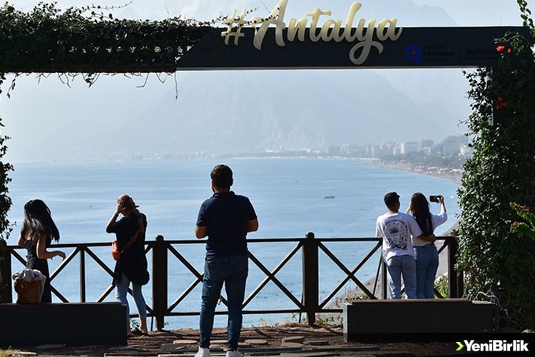 Antalya'ya gelen turist sayısında tüm zamanların rekoru kırıldı