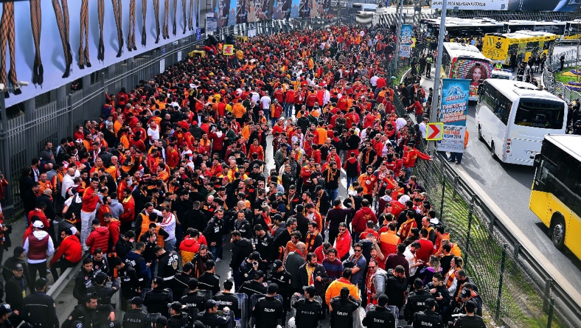 Galatasaray Taraftarı Kadıköy'de