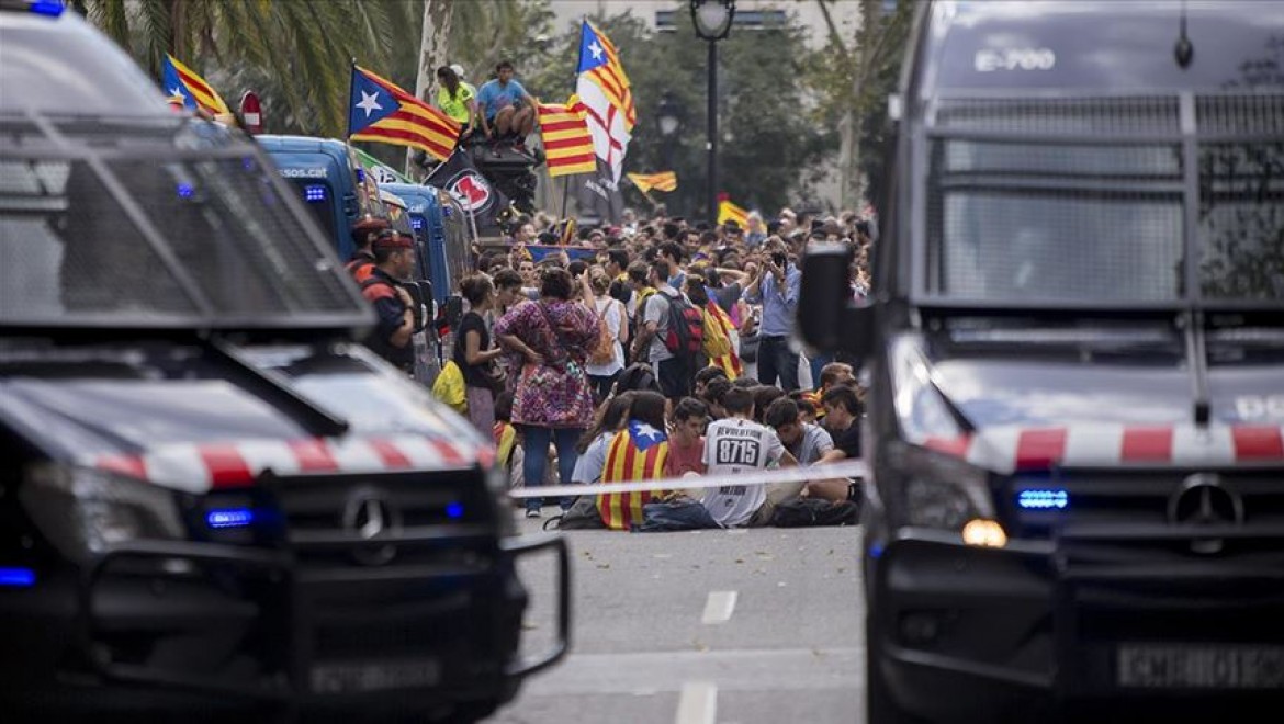 İspanyol polisinden Katalan protestoculara müdahale