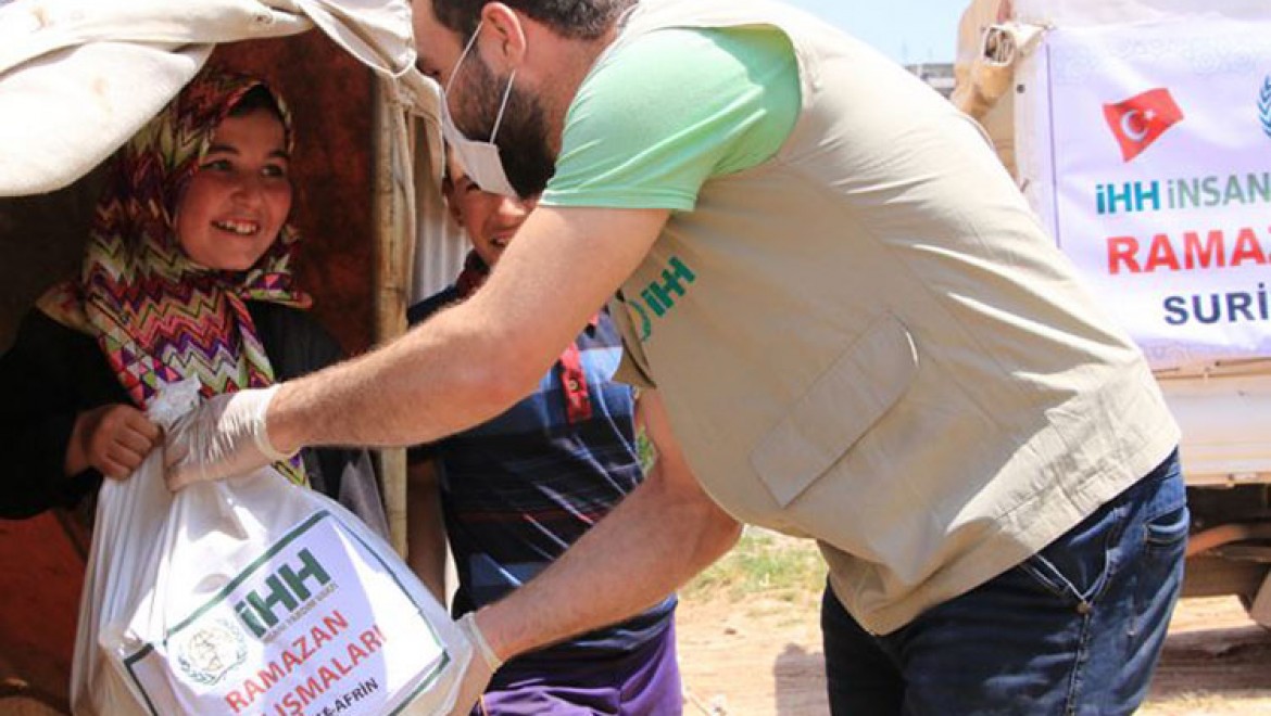 İHH'dan Afrin'de 3 bin 500 aileye gıda kolisi yardımı