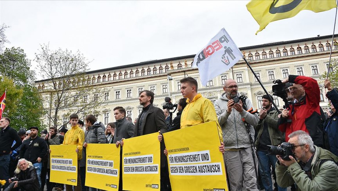 Avusturya'da ırkçılar protesto edildi