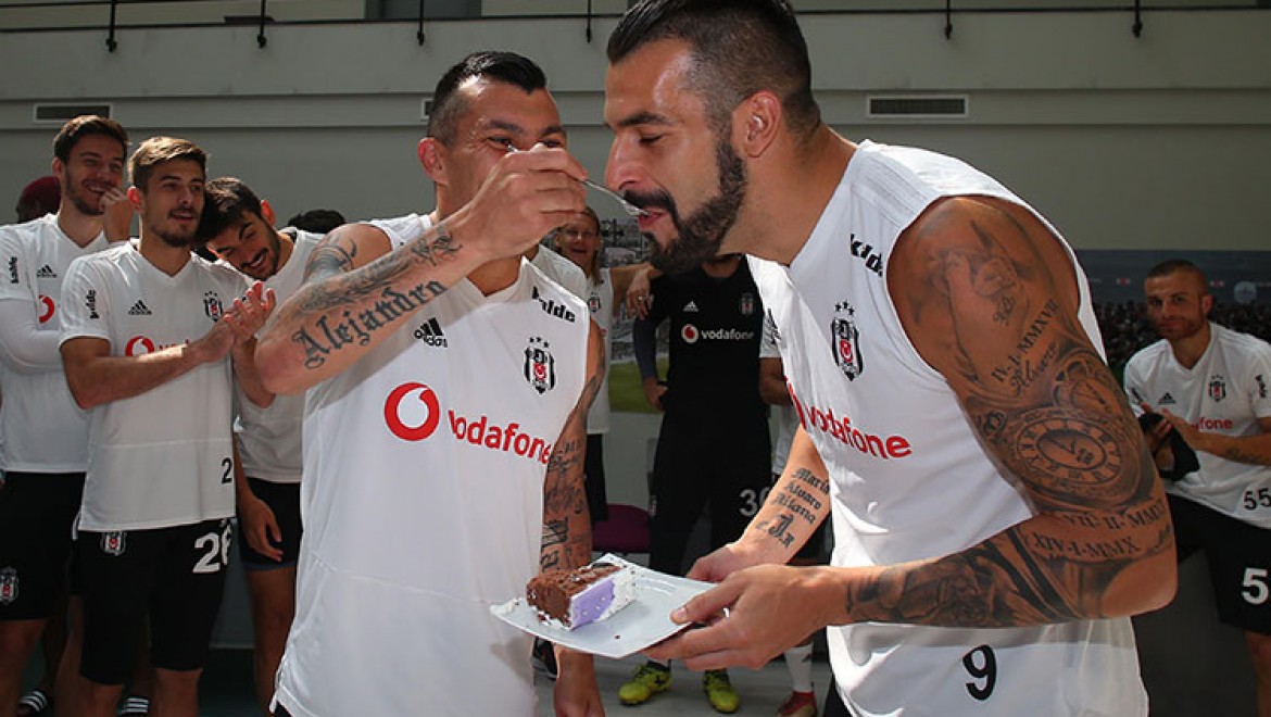 Beşiktaş'tan Negredo'ya Kutlama