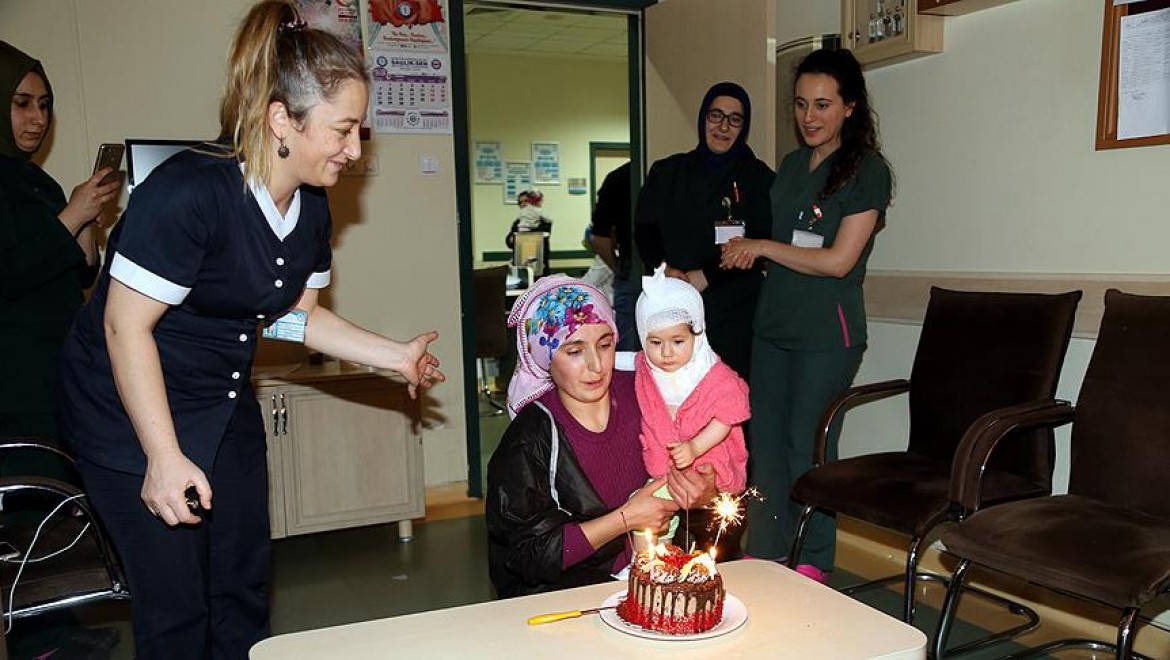Minik Songül'e İlk Yaşında Hastanede Doğum Günü Sürprizi