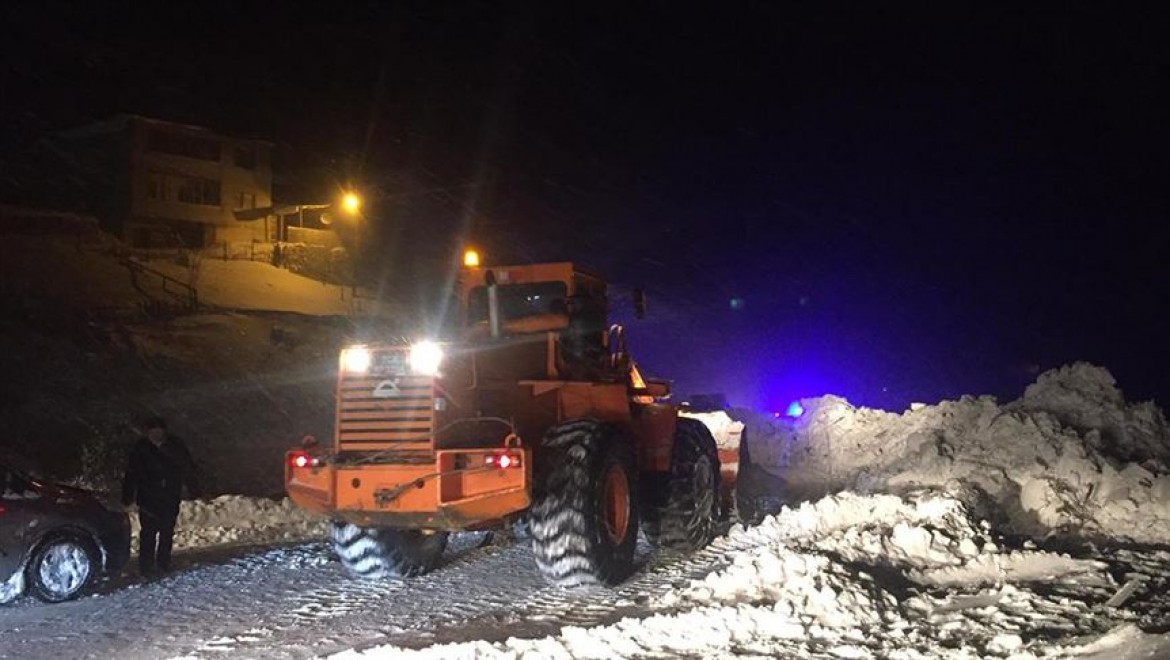 Gümüşhane-Trabzon kara yolu Zigana Dağı mevkisinde çığ düştü