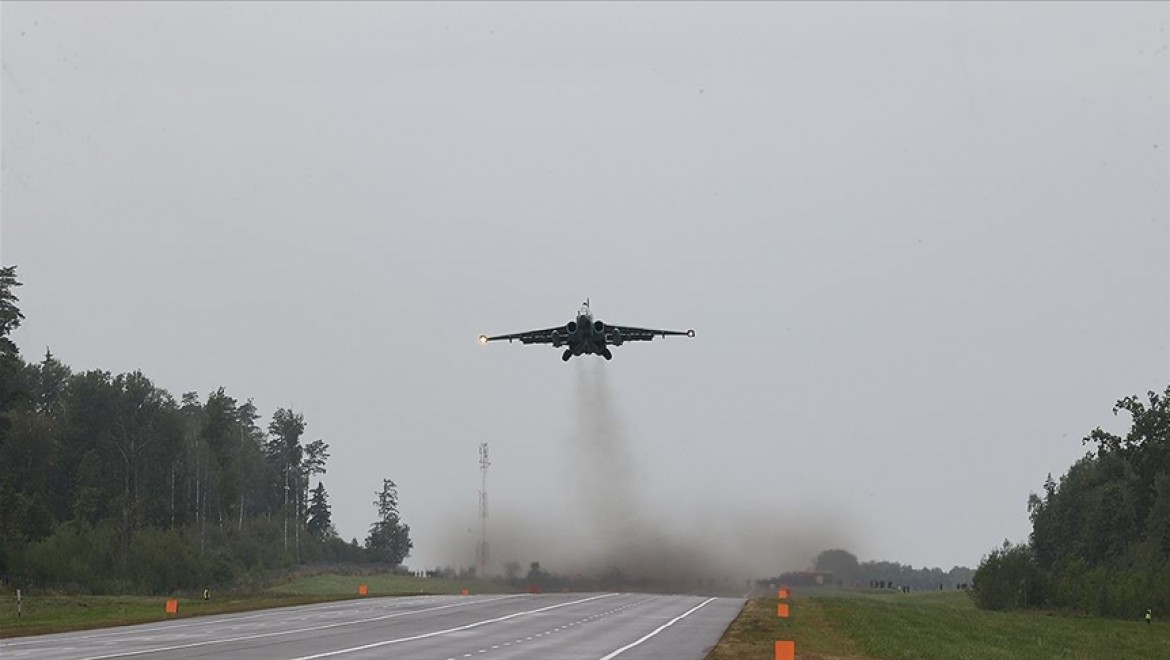 Bulgaristan'da Su-25 savaş uçağı düştü