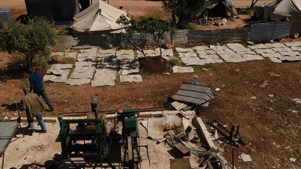 İdlib'deki tesislerde tonlarca atık kağıt yeniden üretime kazandırılıyor
