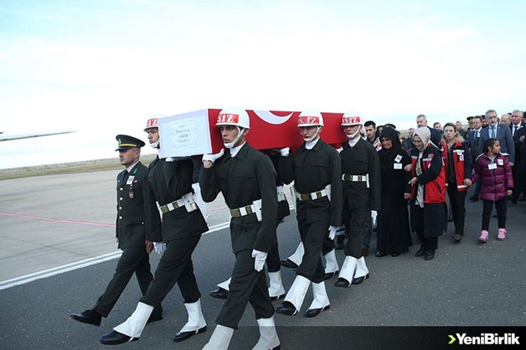 Şehit İsmail Ünal'ın cenazesi Ordu-Giresun Havalimanı'na getirildi