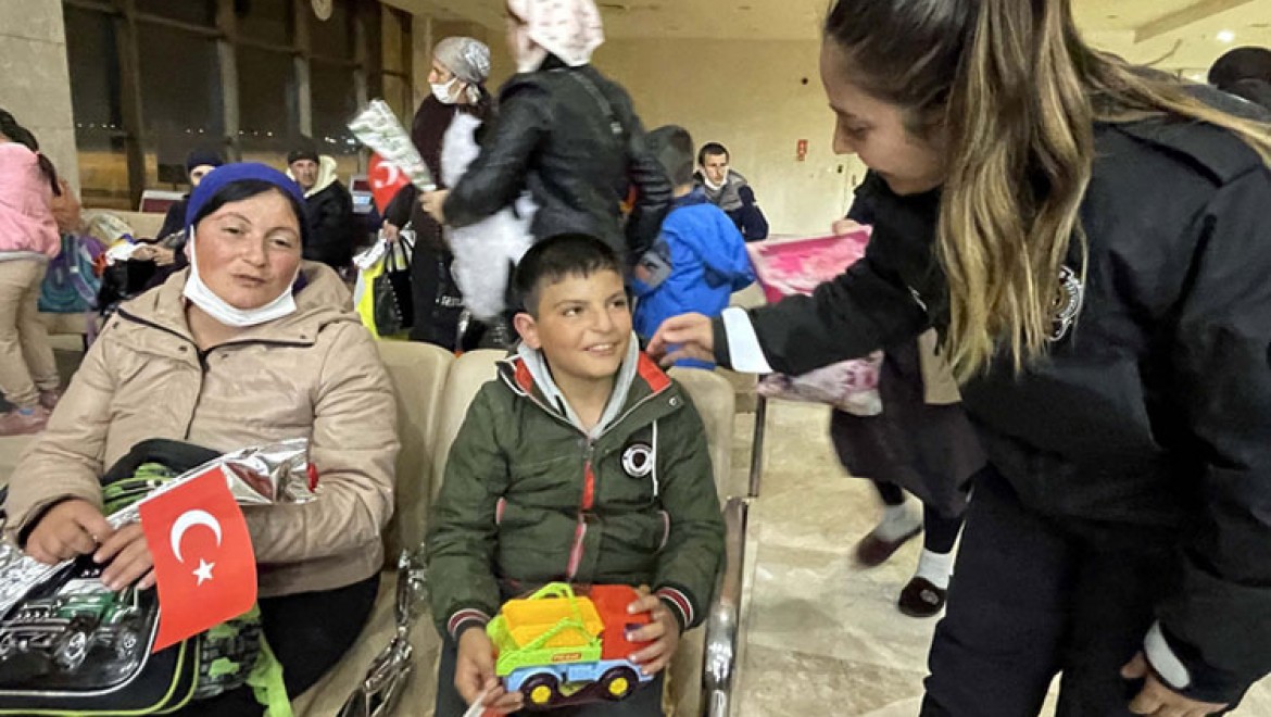 Ukrayna'dan tahliye edilen Ahıska Türklerinden oluşan beşinci kafile Elazığ'a geldi