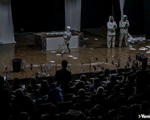 İdlibli tiyatro sanatçıları, Esed rejiminin alıkoyduğu siviller serbest kalana dek oyunlarını sergileyecek