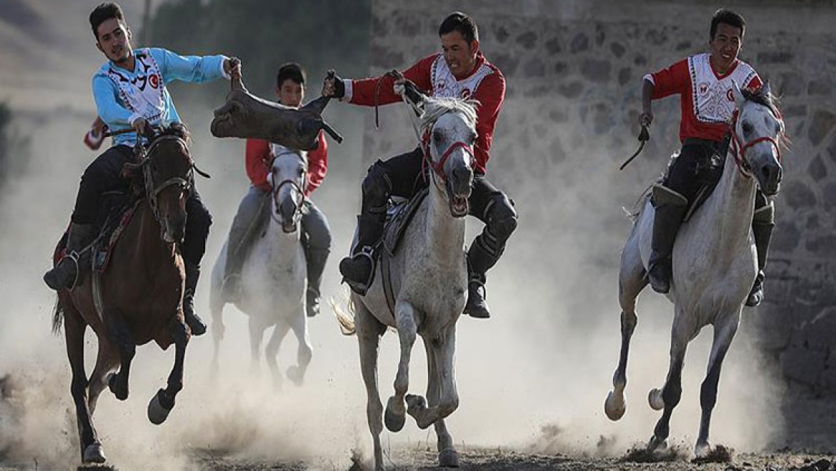 Kırgız Türkleri 'Dünya Göçebe Oyunları'na Hazırlanıyor