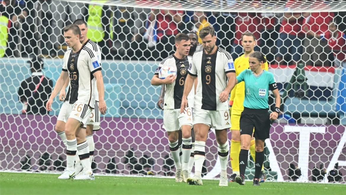 Almanya'nın Dünya Kupası grubundan çıkamaması, ülke medyasında geniş yankı buldu