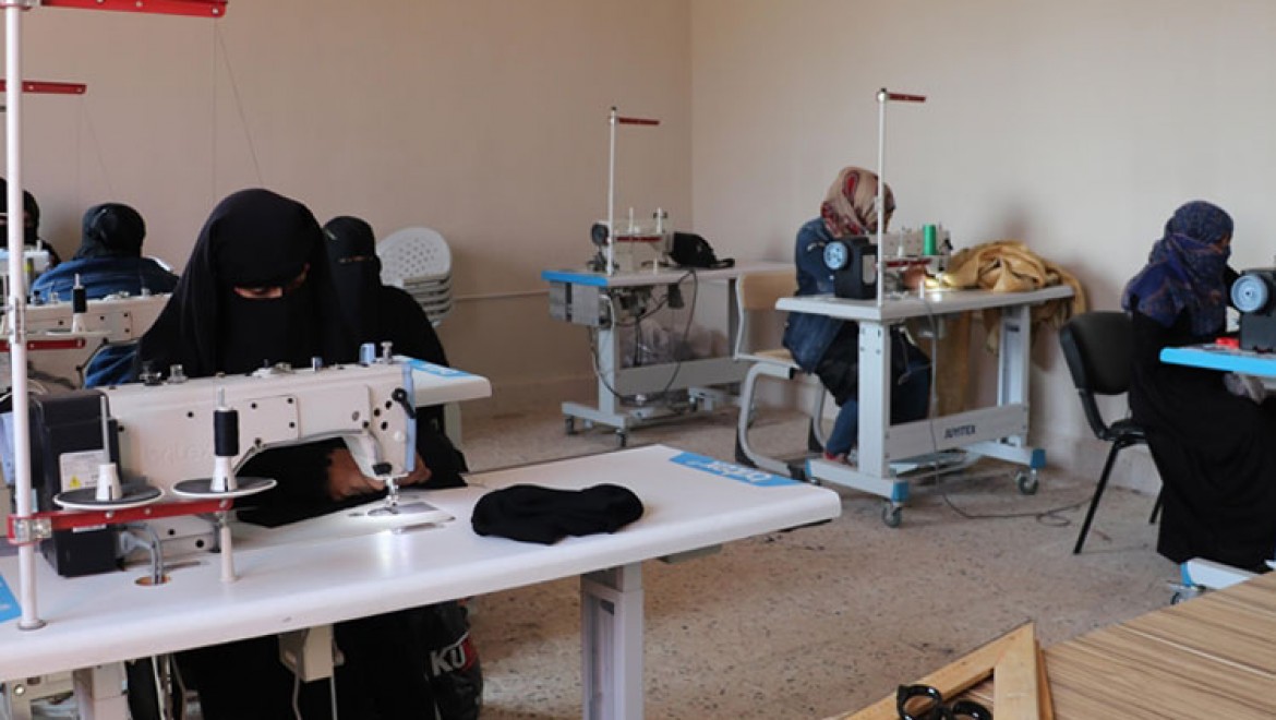 Suriyeli savaş mağduru kadınlar Tel Abyad'da meslek öğreniyor