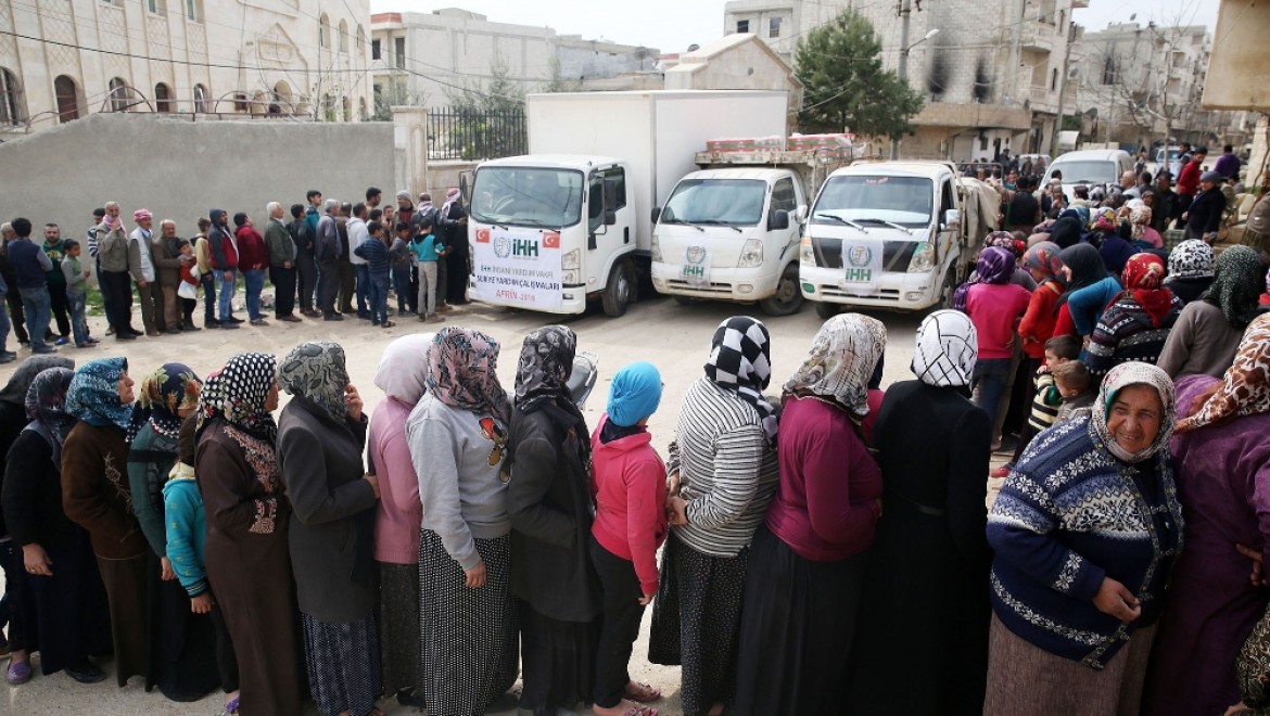 İHH Afrin'de Yardım Dağıttı