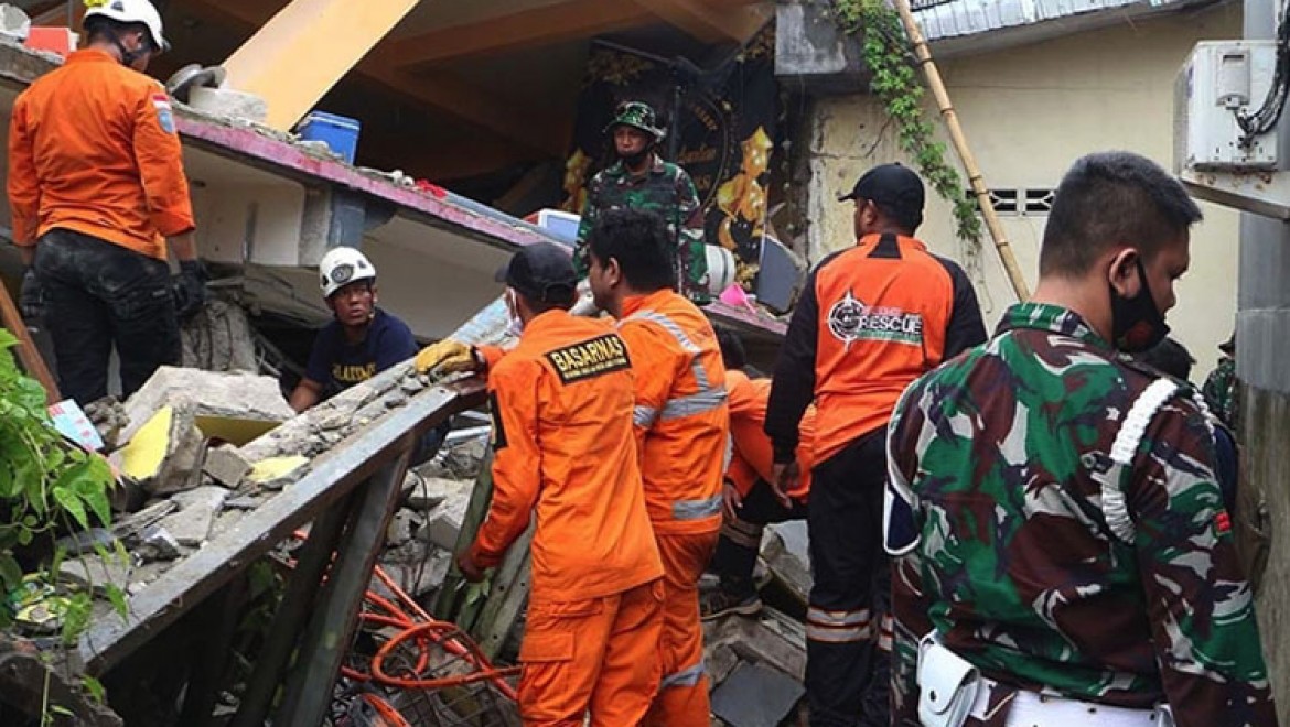 Endonezya'daki depremde ölenlerin sayısı 81'e ulaştı