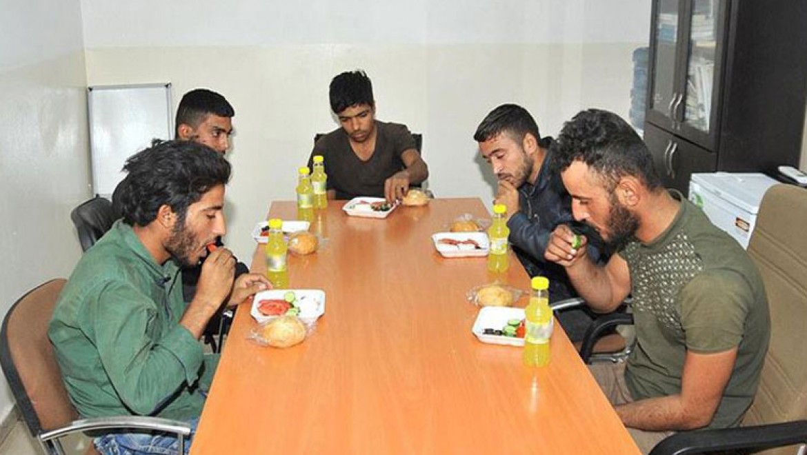 PKK/YPG'den kaçan 24 terörist teslim oldu