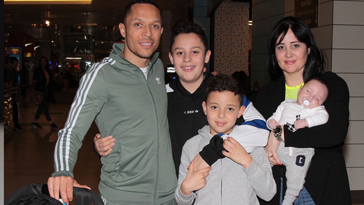 Yıldız futbolcu Adriano Hafta Sonunu Ailesiyle Geçirdi 
