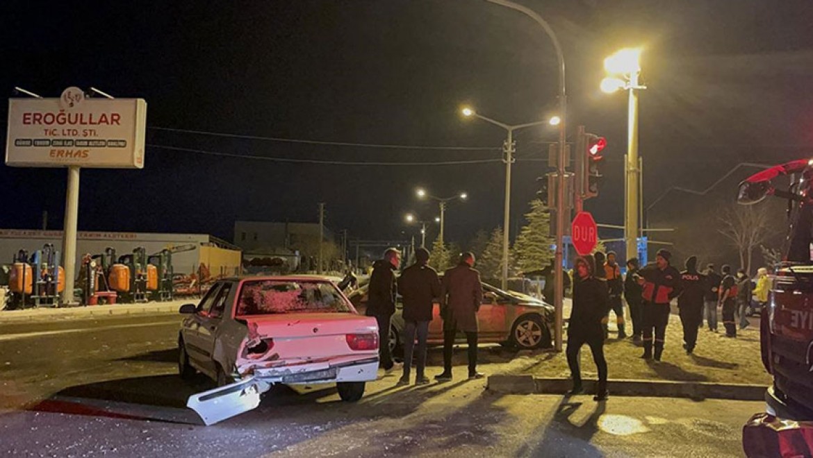 Niğde'de zincirleme trafik kazasında 7 kişi yaralandı