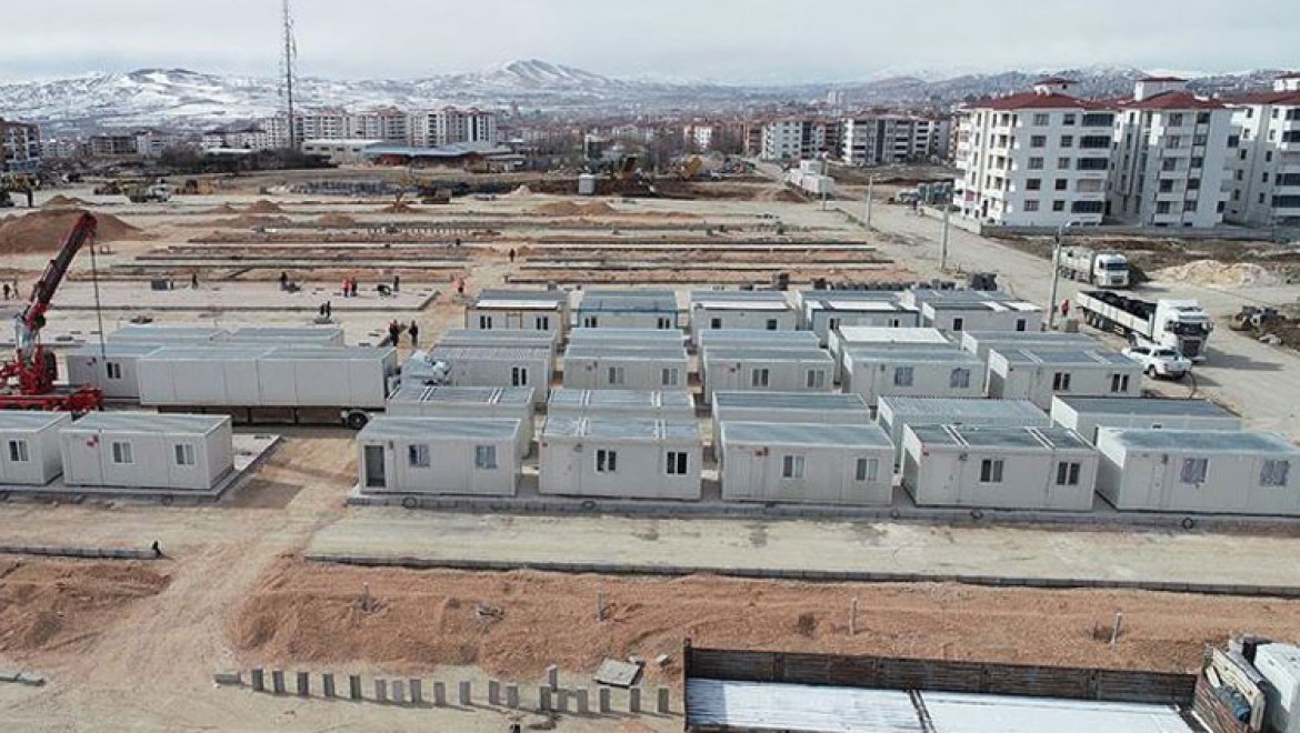 Elazığ'da konteyner kentlerin kurulumu sürüyor