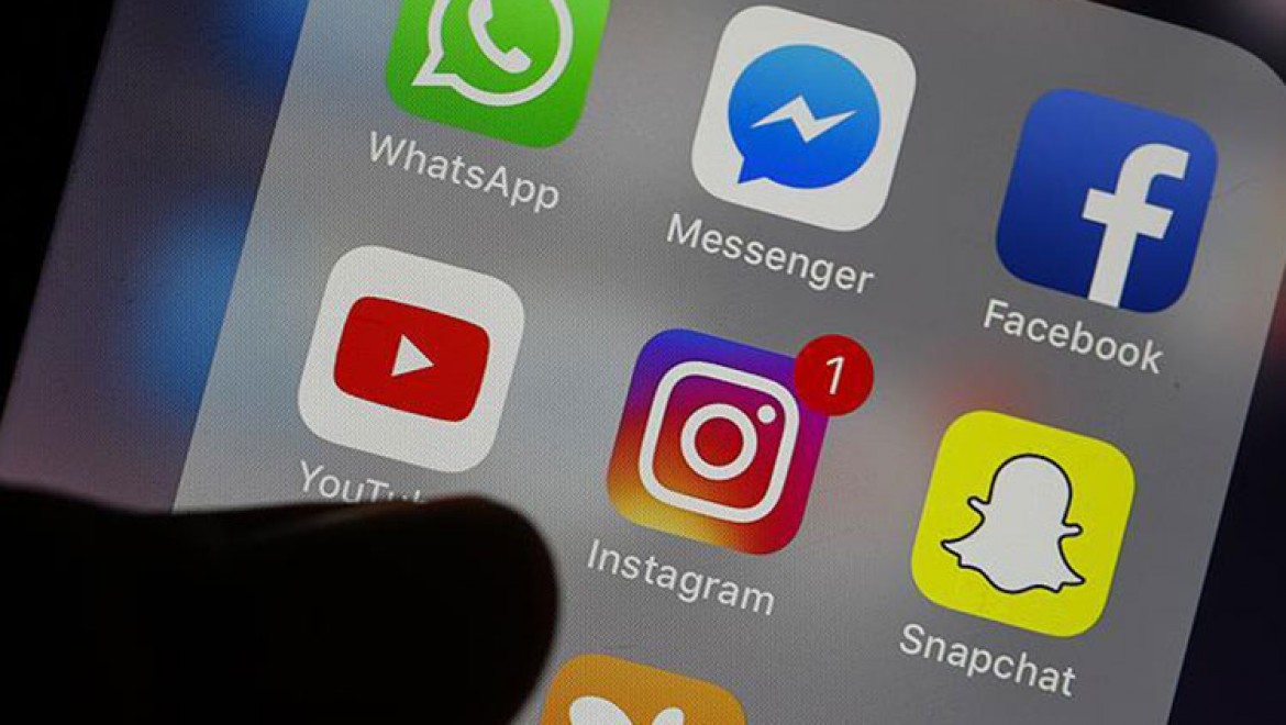 Günde 4 Saat Sosyal Medyada Geçiriliyor