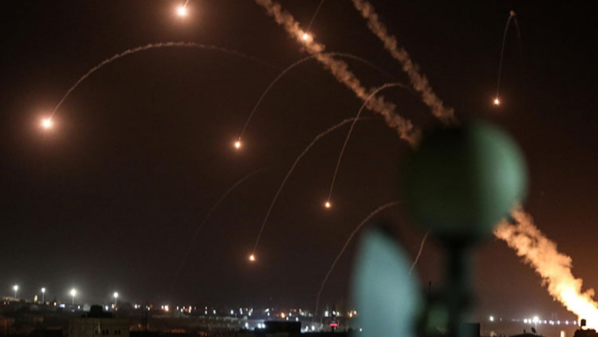 İsrail saldırılarına karşılık Gazze'den Tel Aviv ve çevresine roket atıldı
