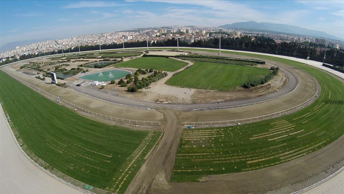İzmir Şirinyer Hipodromu'nda bugün yapılacak at yarışları ertelendi